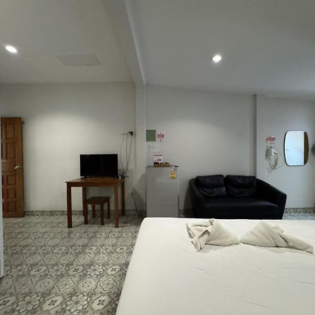 Warmwell Hostel Ban Chuk Kum Екстер'єр фото