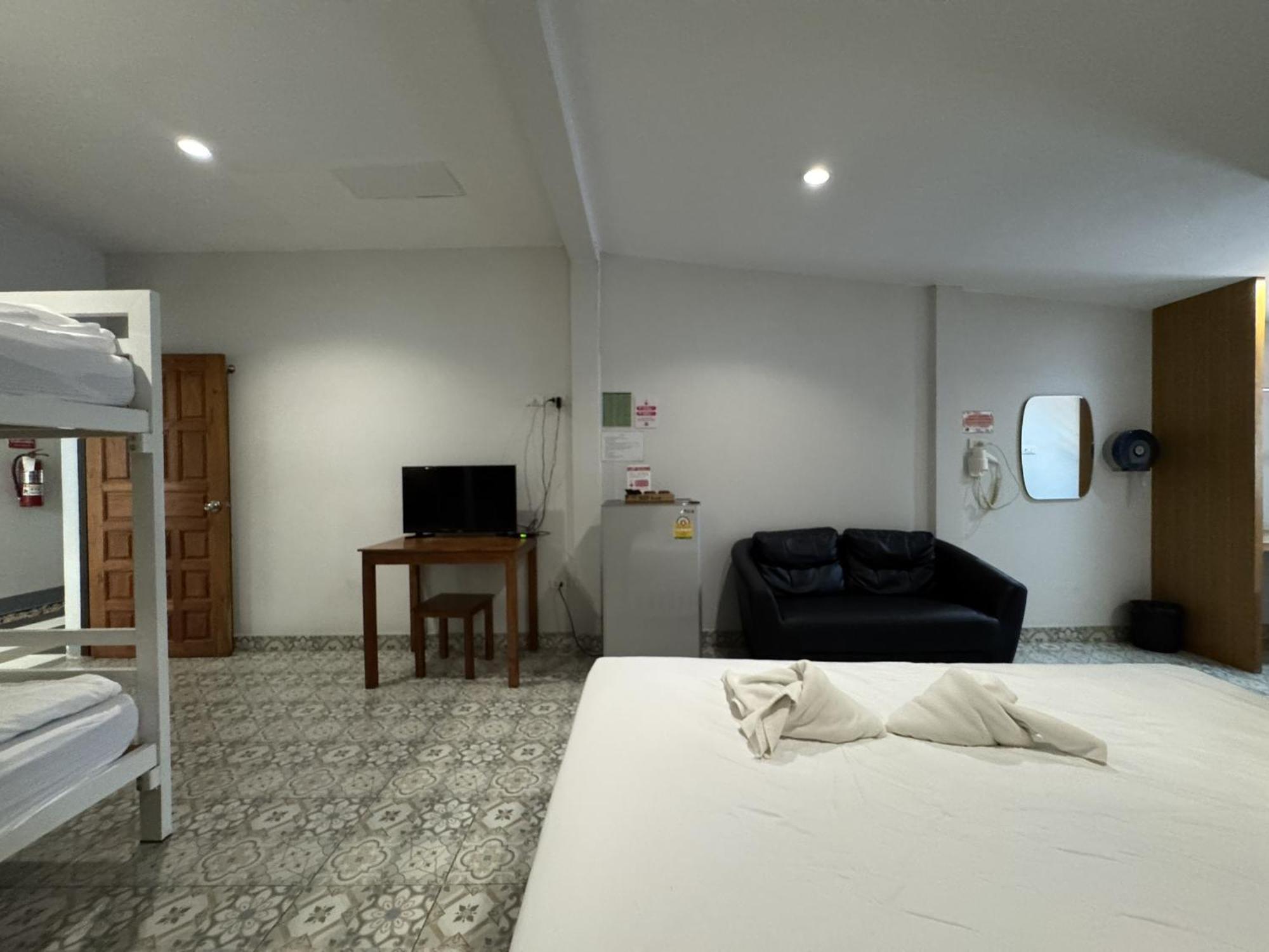 Warmwell Hostel Ban Chuk Kum Екстер'єр фото